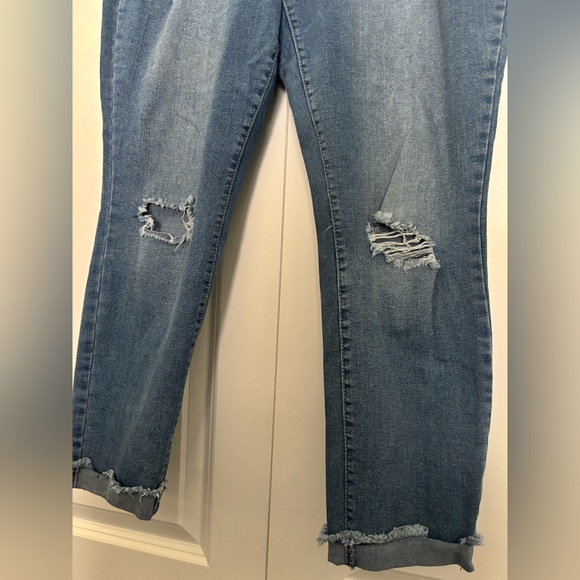 d. jeans Women's Cropped Distressed Blue Jeans - Picture 3 of 8